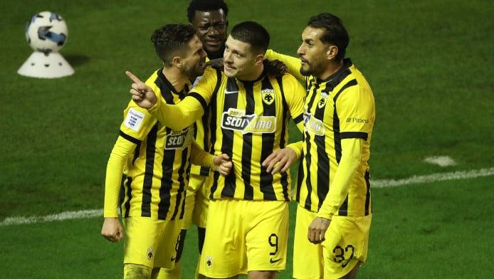 Πανηγύρισε έξαλλα γκολ της ΑΕΚ στη Λεωφόρο - Ειρωνείες για οπαδούς του ΠΑΟ!