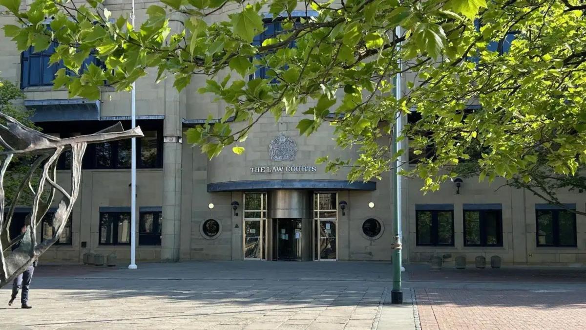 Φρίκη: Παντρεύτηκε 15χρονη βάσει της σαρία και τη βίαζε μαζί με άλλους 18 άνδρες 5 e01bf690 9df6 11f0 8be3 951c01645535.jpg