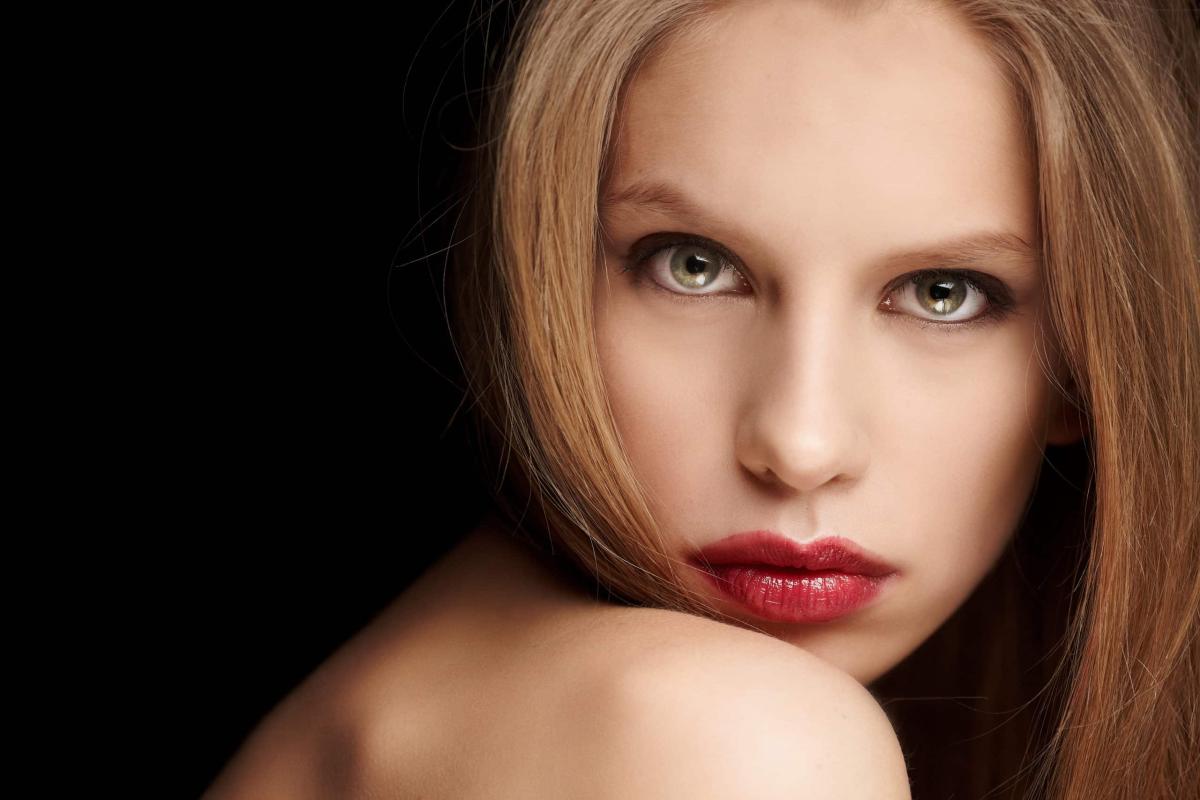 red hair woman with red lips posing camera scaled 1