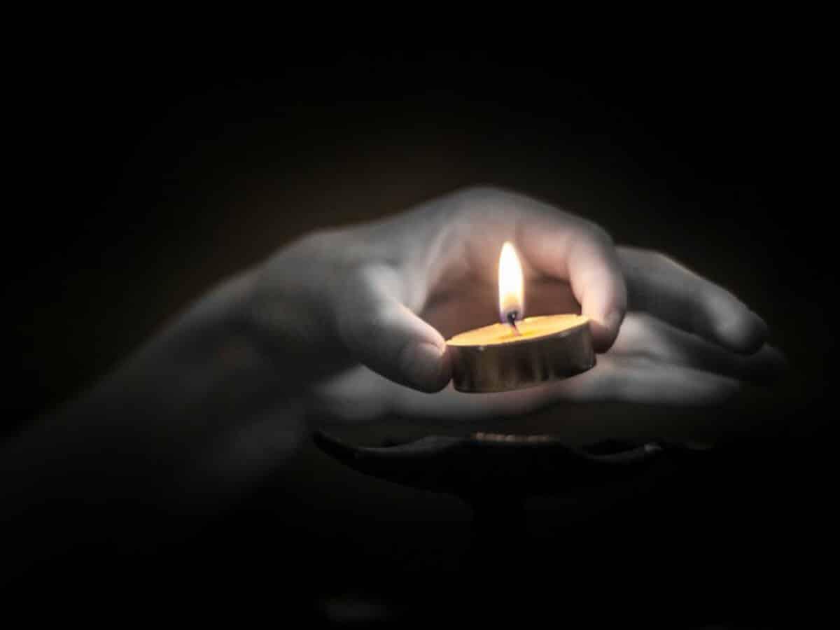 Είναι δυνατόν να κοιμηθεί κάποιος στο κρεβάτι ενός αποβιώσαντος; 6 penthos thanatos 1200x900 1