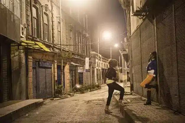 Ιερóδοuλη αποκαλύπτει ότι στην Τουρκία πολλοί νομίζουν πως το σeξ γίνεται από τον αφαλό 3 59c8a38c45d2a027e83c8520