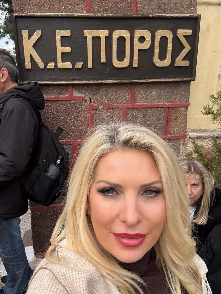 Πιο περήφανοι από ποτέ: Ελένη Mεναγάκη, Γιάννης Λάτσιος και Ματέο Παντζόπουλος ποζάρουν με τον ναύτη Άγγελο Λάτσιο 12 12