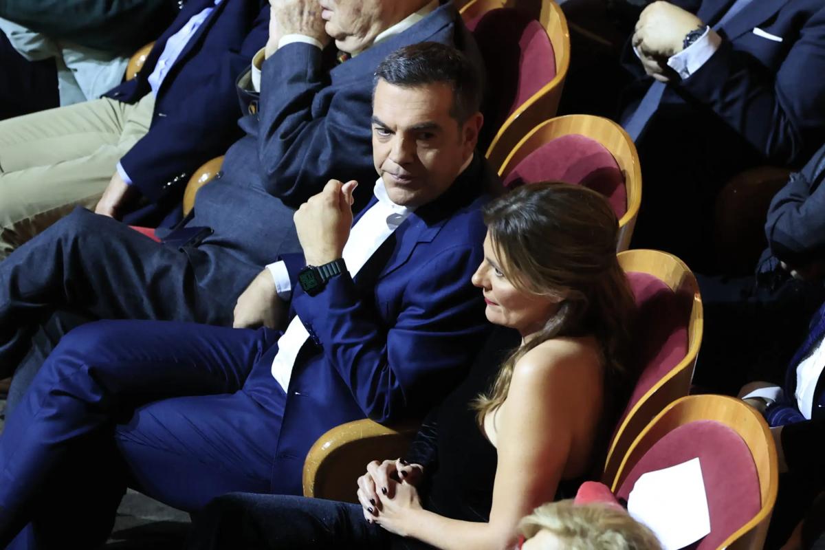 Χαμός στην παρουσίαση του βιβλίου του Τσίπρα – φώναζαν: «Να τος ο πρωθυπουργός!» 3 6762547 scaled 1