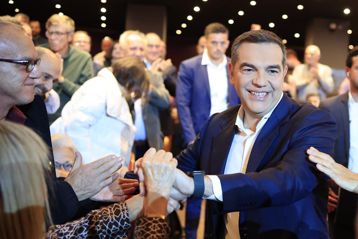 Χαμός στην παρουσίαση του βιβλίου του Τσίπρα – φώναζαν: «Να τος ο πρωθυπουργός!» 4 Παρουσίαση του βιβλίου του πρώην Πρωθυπουργού και Προέδρου του ΣΥΡΙΖΑ, Αλέξη Τσίπρα