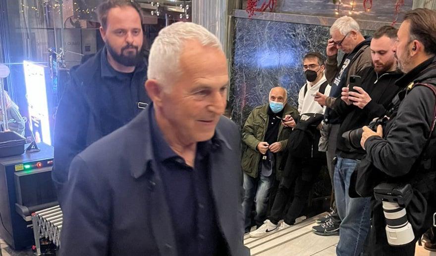 Χαμός στην παρουσίαση του βιβλίου του Τσίπρα – φώναζαν: «Να τος ο πρωθυπουργός!» 8 evangelos apostolakis