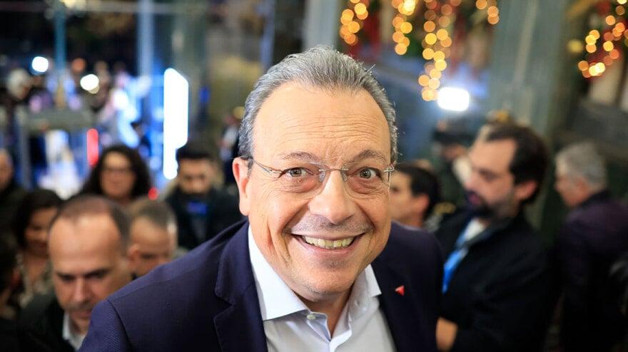 Χαμός στην παρουσίαση του βιβλίου του Τσίπρα – φώναζαν: «Να τος ο πρωθυπουργός!» 9 famelosithaki