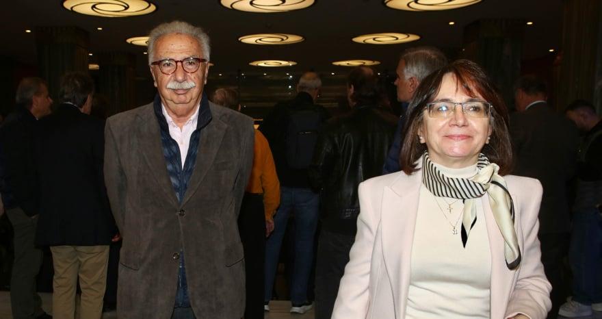 Χαμός στην παρουσίαση του βιβλίου του Τσίπρα – φώναζαν: «Να τος ο πρωθυπουργός!» 11 ithaki 13