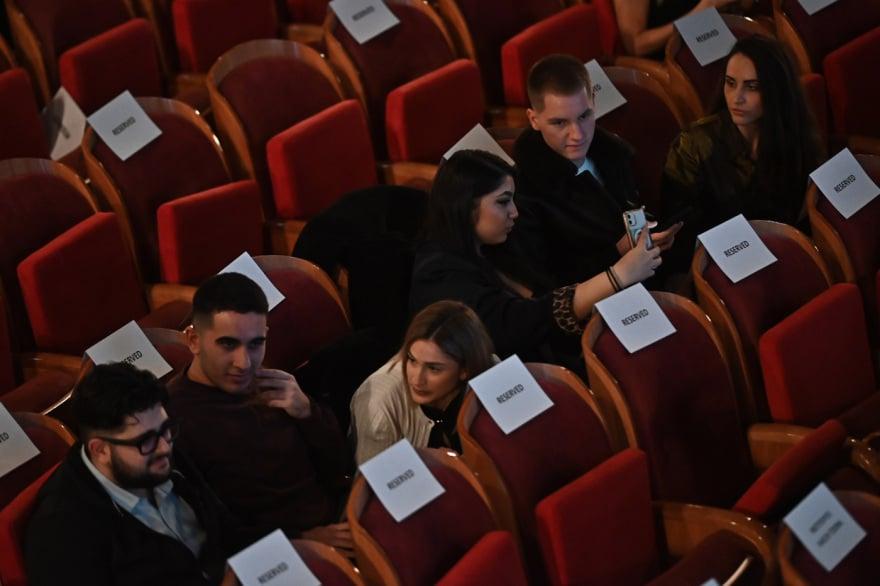 Χαμός στην παρουσίαση του βιβλίου του Τσίπρα – φώναζαν: «Να τος ο πρωθυπουργός!» 13 ithaki 15