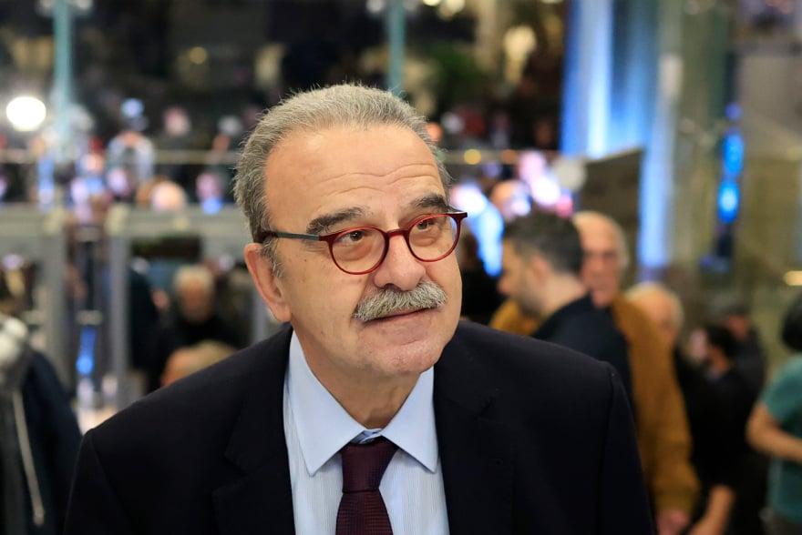 Χαμός στην παρουσίαση του βιβλίου του Τσίπρα – φώναζαν: «Να τος ο πρωθυπουργός!» 32 kalesmenoi eisodos 1 2