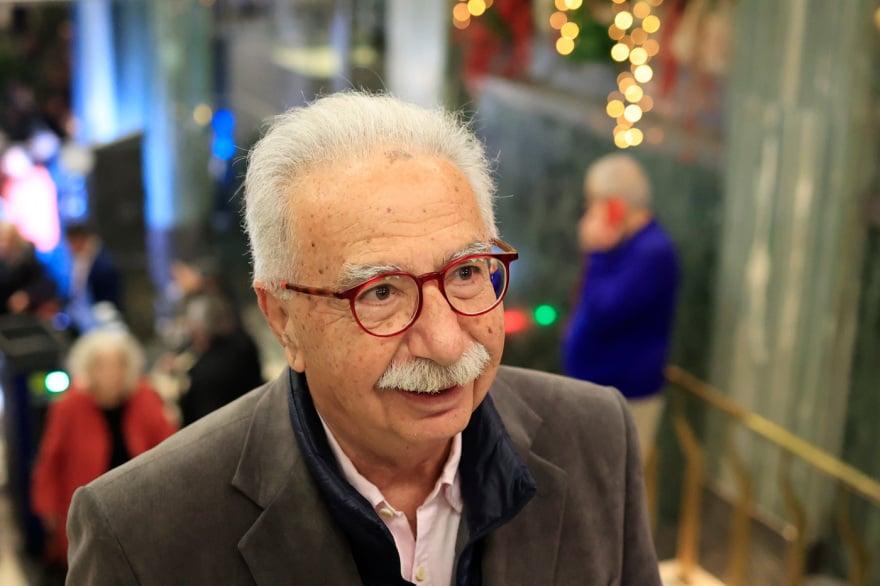 Χαμός στην παρουσίαση του βιβλίου του Τσίπρα – φώναζαν: «Να τος ο πρωθυπουργός!» 33 kalesmenoi eisodos 2 2