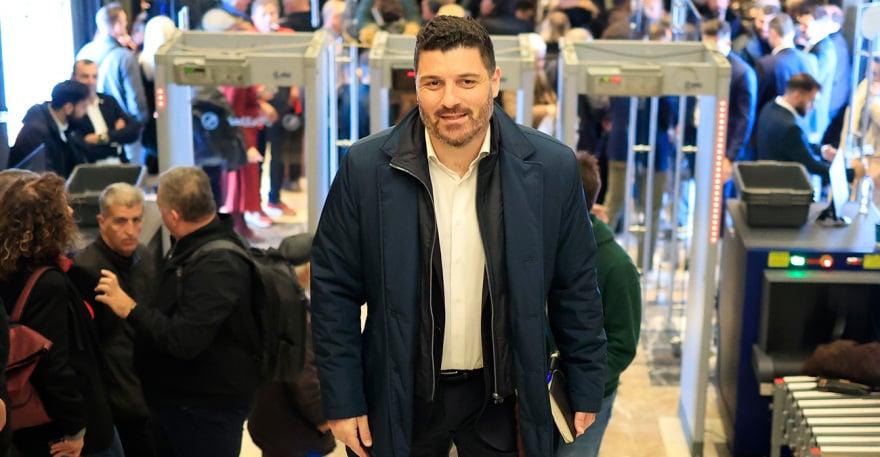 Χαμός στην παρουσίαση του βιβλίου του Τσίπρα – φώναζαν: «Να τος ο πρωθυπουργός!» 53 temponeras syriza