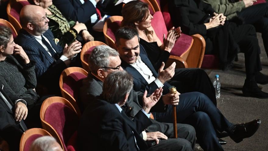 Χαμός στην παρουσίαση του βιβλίου του Τσίπρα – φώναζαν: «Να τος ο πρωθυπουργός!» 57 tsipras 5