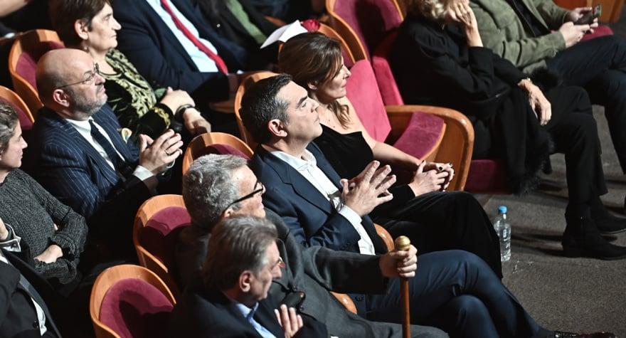 Χαμός στην παρουσίαση του βιβλίου του Τσίπρα – φώναζαν: «Να τος ο πρωθυπουργός!» 58 tsipras 6