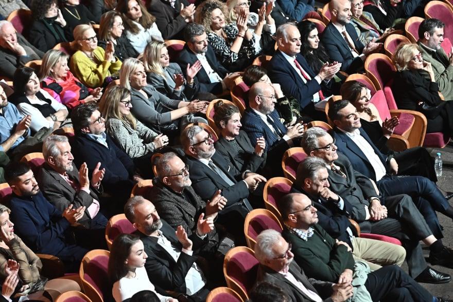 Χαμός στην παρουσίαση του βιβλίου του Τσίπρα – φώναζαν: «Να τος ο πρωθυπουργός!» 59 tsipras 7