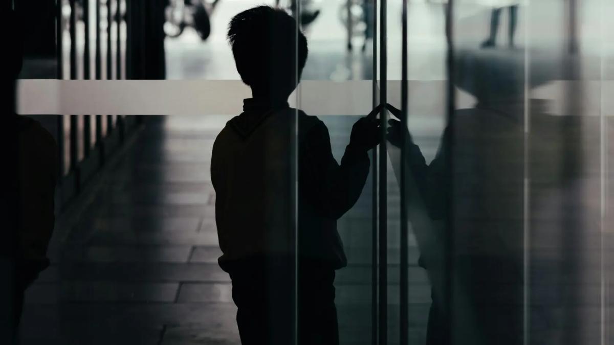 Ηράκλειο: Την απόλυτη φρίκη ζούσαν τα παιδιά, μέσα στο σπίτι – Ο ρόλος που έπαιξε η γειτόνισσα 1 kakopoiisi paidi