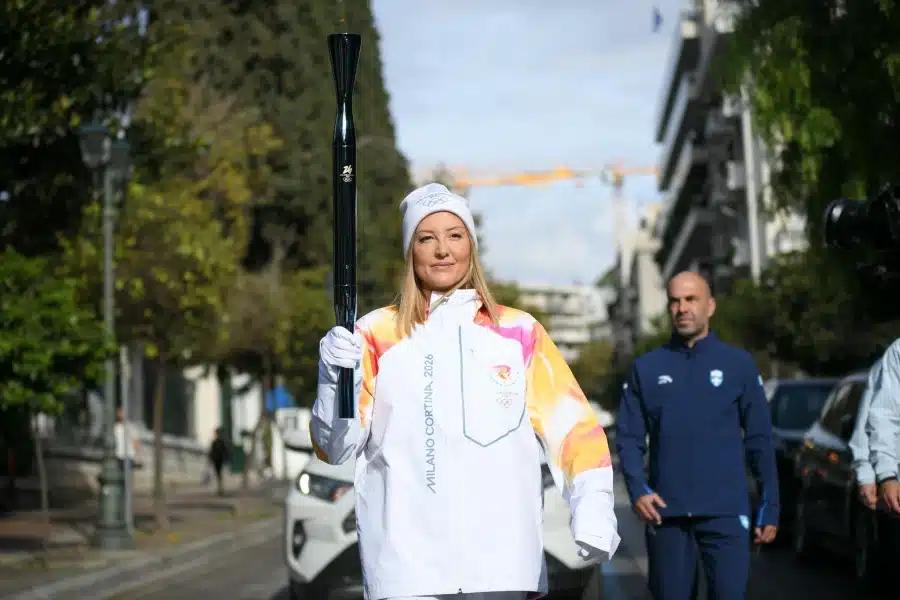 Κλαυδία: Τραγούδησε την «Αστερομάτα» στην τελετή παράδοσης της Φλόγας στο Καλλιμάρμαρο - Βίντεο 4 6763940 1