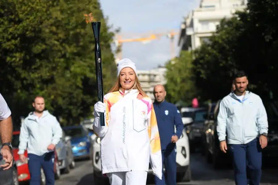 Κλαυδία: Τραγούδησε την «Αστερομάτα» στην τελετή παράδοσης της Φλόγας στο Καλλιμάρμαρο - Βίντεο 6 6763941