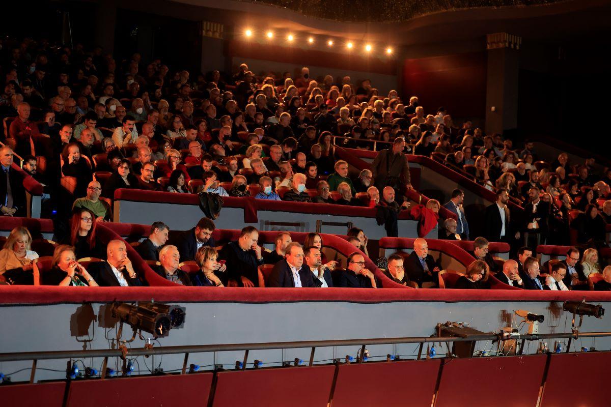 Ο Αλέξης Τσίπρας «την είπε» στον εξώστη - Φάμελλος και Χαρίτσης άκουσαν σε ζωντανή μετάδοση ότι «τελείωσαν» 2 Η παρουσίαση του βιβλίου του Αλέξη Τσίπρα