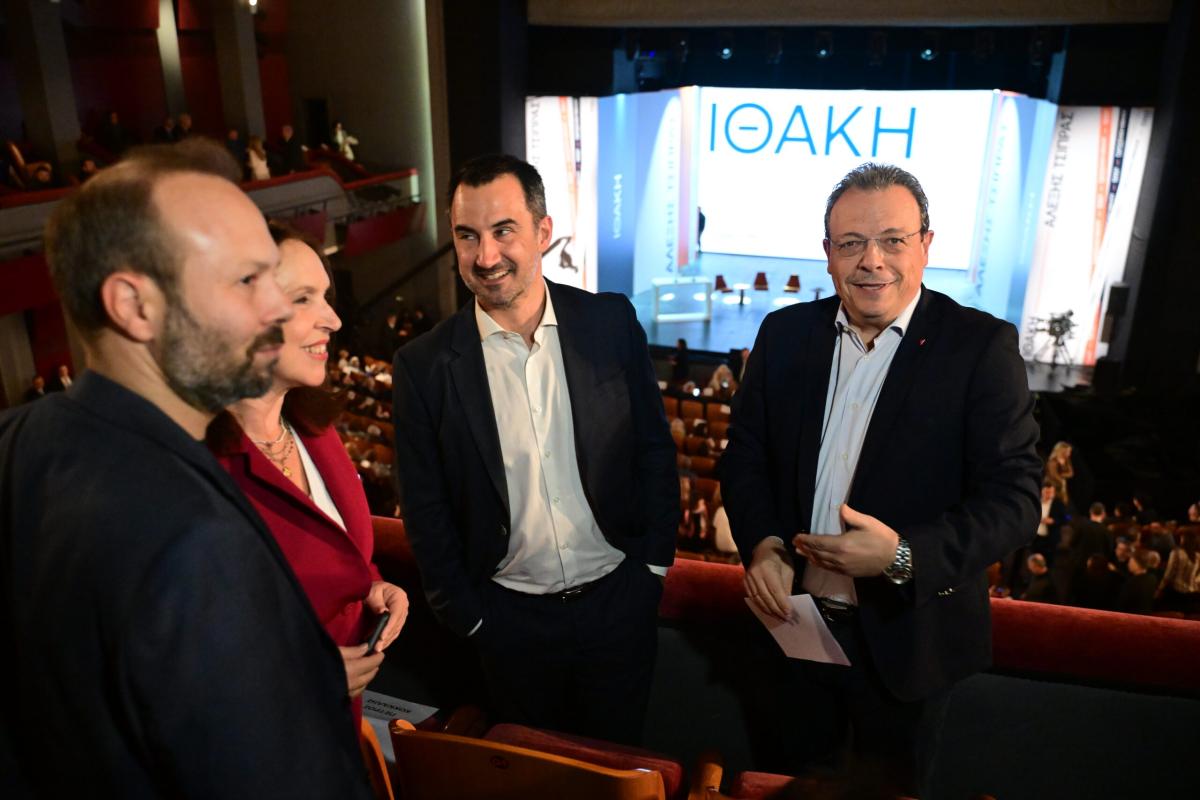 Ο Αλέξης Τσίπρας «την είπε» στον εξώστη - Φάμελλος και Χαρίτσης άκουσαν σε ζωντανή μετάδοση ότι «τελείωσαν» 7 Φαμελλος και Χαρίτσης