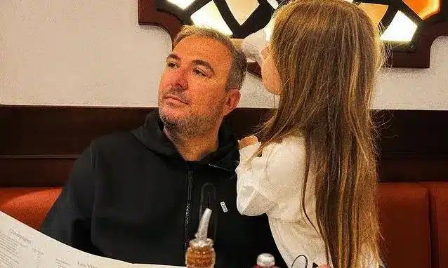 Αντώνης Ρέμος: Ανέβασε στη σκηνή την 10χρονη κόρη του – Η αφιέρωση και το τρυφερό φιλί 3 eleni pasxalidi kori remou 3