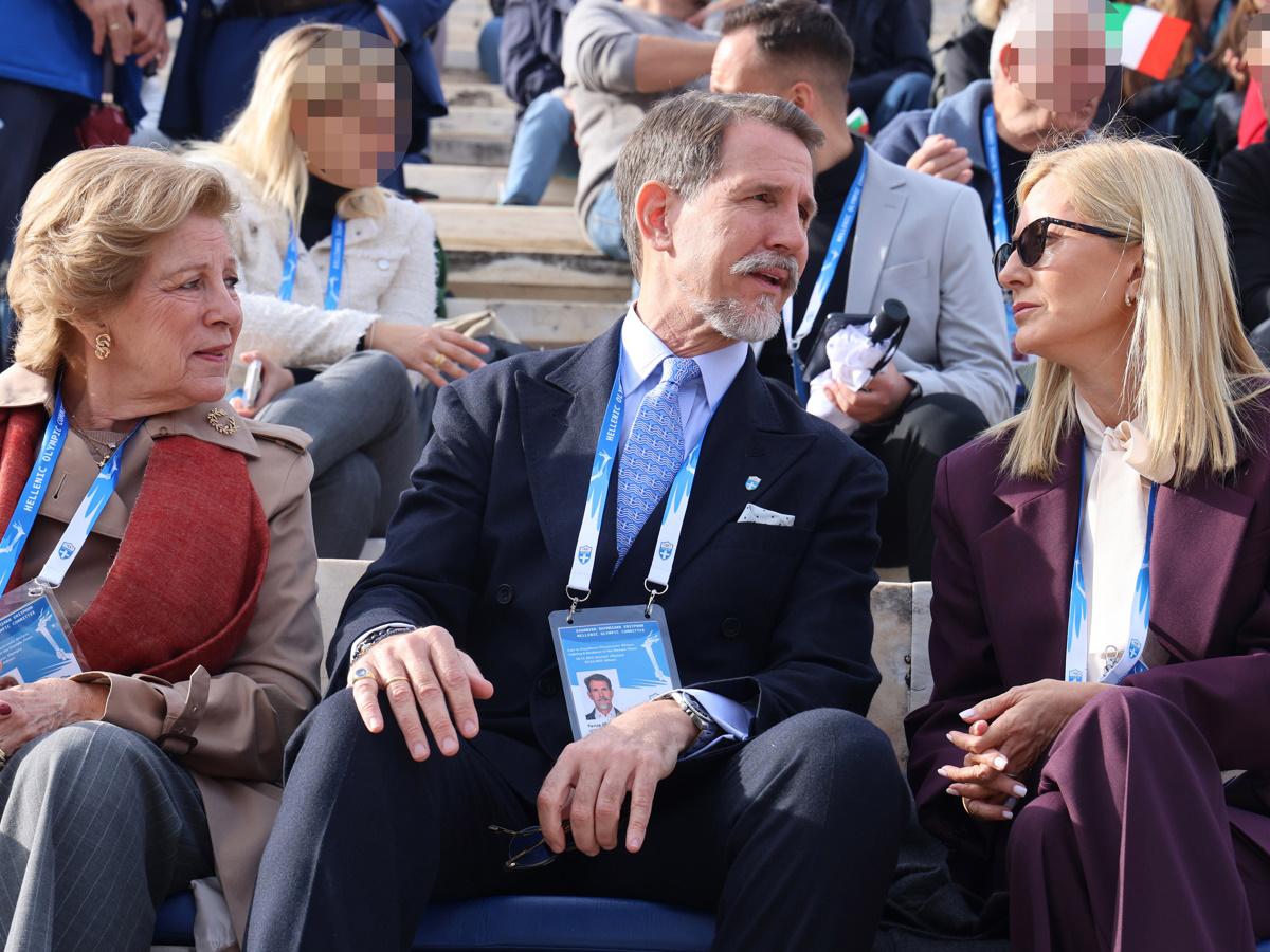 Όλοι γύρισαν να τους κοιτάξουν: Άννα Μαρία, Παύλος Ντε Γκρες και Μαρί Σαντάλ στην την Τελετή Παράδοσης της Ολυμπιακής Φλόγας 1 panathinaiko stadio 1 2