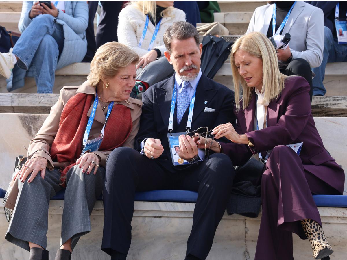 Όλοι γύρισαν να τους κοιτάξουν: Άννα Μαρία, Παύλος Ντε Γκρες και Μαρί Σαντάλ στην την Τελετή Παράδοσης της Ολυμπιακής Φλόγας 2 panathinaiko stadio 3