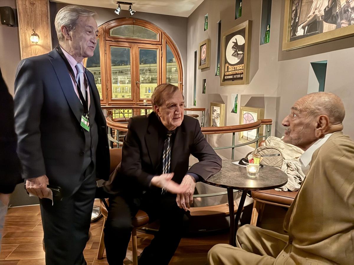 Ηθοποιάρα Έλληνας θρύλος στα 95 του χρόνια έκανε σπάνια εμφάνιση 18 574603038 1147294970923861 1397001160949877620 n