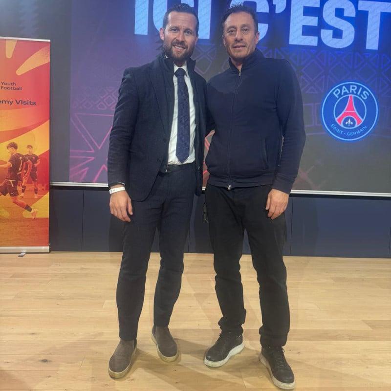 Στις εγκαταστάσεις της Παρί παράγοντας της ΑΕΚ!