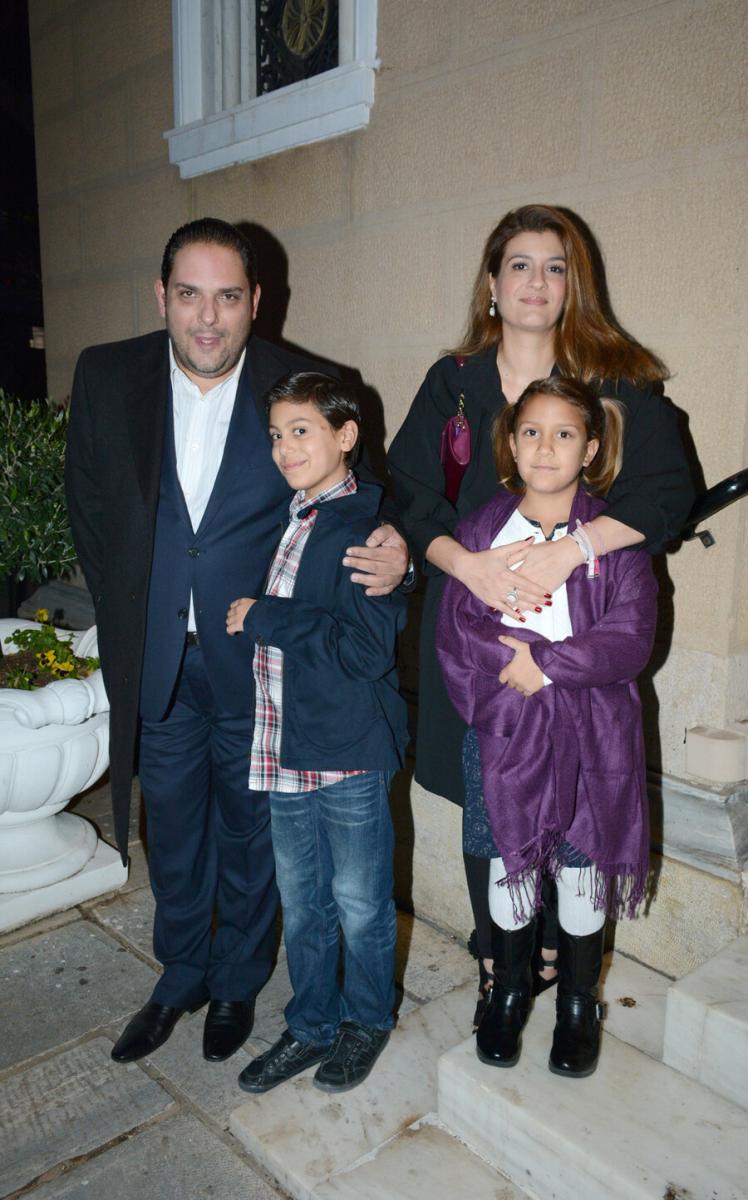 Στέλιος Διονυσίου: Η μεγάλη του κόρη έκλεισε τα 20 και είναι μια στιλάτη κούκλα 1 STELIOS_DIONYSSIOU_MARILITA_KAI_PAIDIA_2_d7e42.JPG