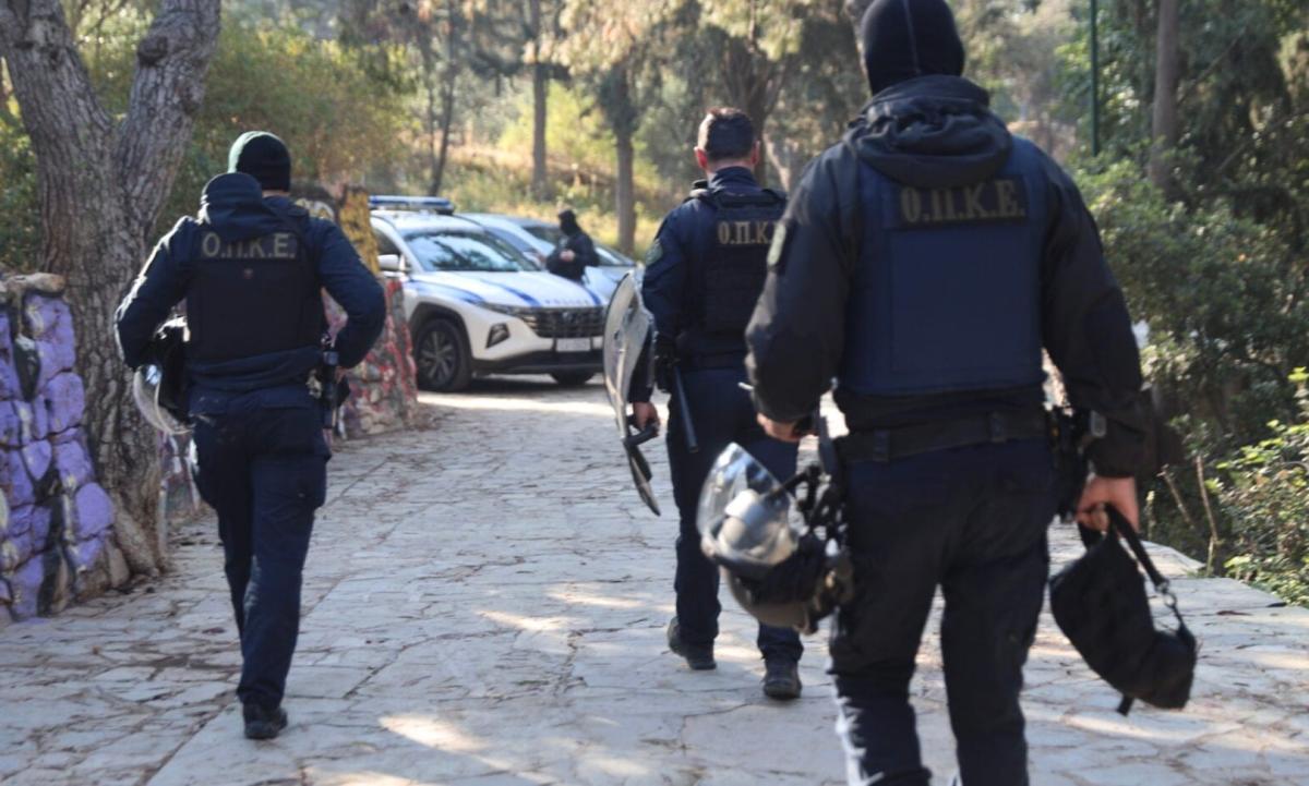 Άνω Λιόσια: Σοκαριστικό περιστατικό! Πήρε τη 2χρονη ανιψιά του και την κλείδωσε στο αμάξι 2 stigmiotypo othonis 2025 12 05 23.25.17