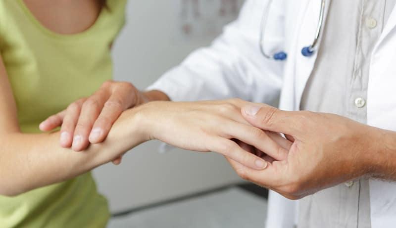 Αν έχετε μούδιασμα στα χέρια, μην αγνοήσετε αυτούς τους 7 λόγους 3 hand web 11zon