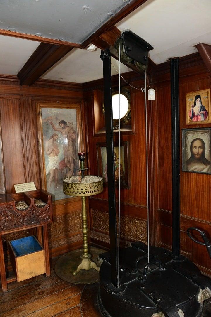 Το εκκλησάκι του Αγίου Νικολάου που προστάτευσε το θωρηκτό «Αβέρωφ» 7 d74d4cc4cb61bbedbf58b201e073b143