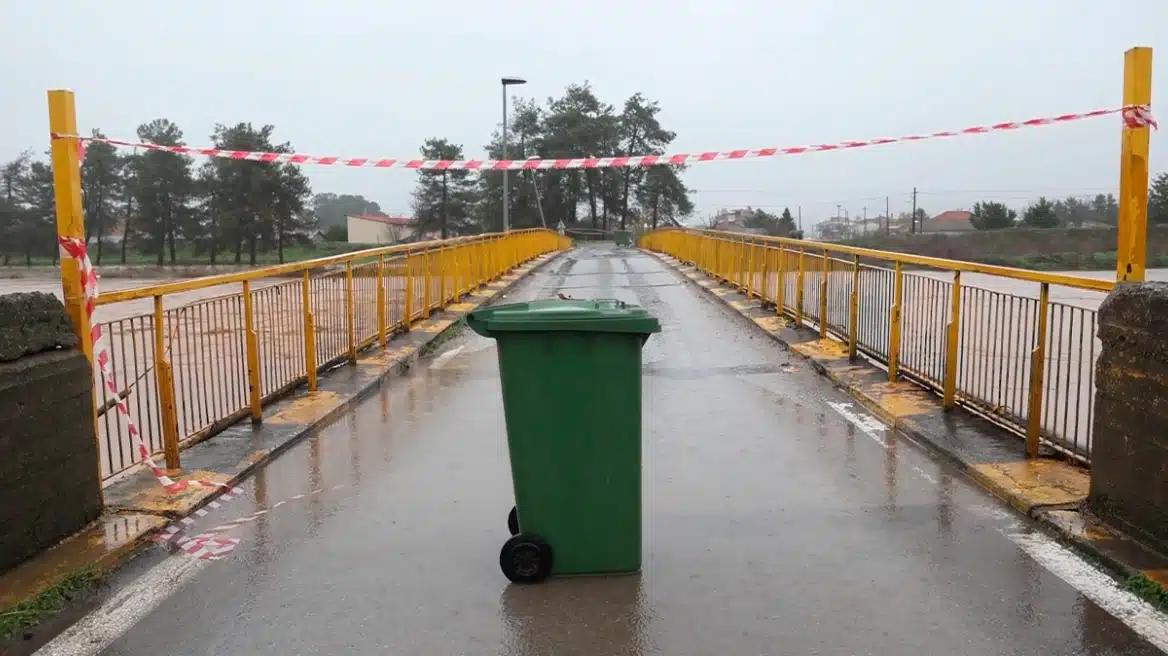 Υπερχείλισε ο ποταμός Ενιπέας, ήχησε το 112 για εκκένωση προς Φάρσαλα - Πλημμύρισαν σπίτια 1 potami mak2