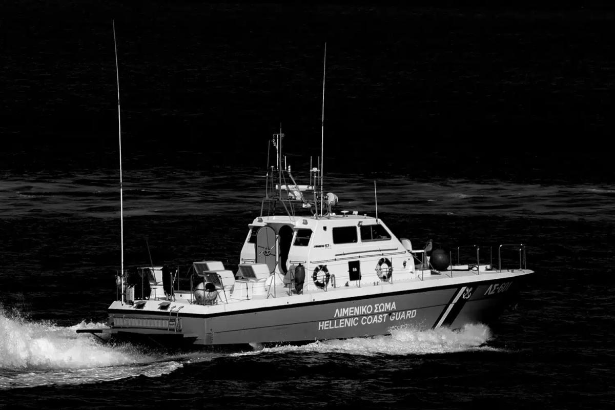 Κρήτη: Νεκροί εντοπίστηκαν 18 μετανάστες σε φουσκωτή λέμβο που βυθίστηκε εν μέσω θαλασσοταραχής 1 limeniko skafos 9 10.jpg