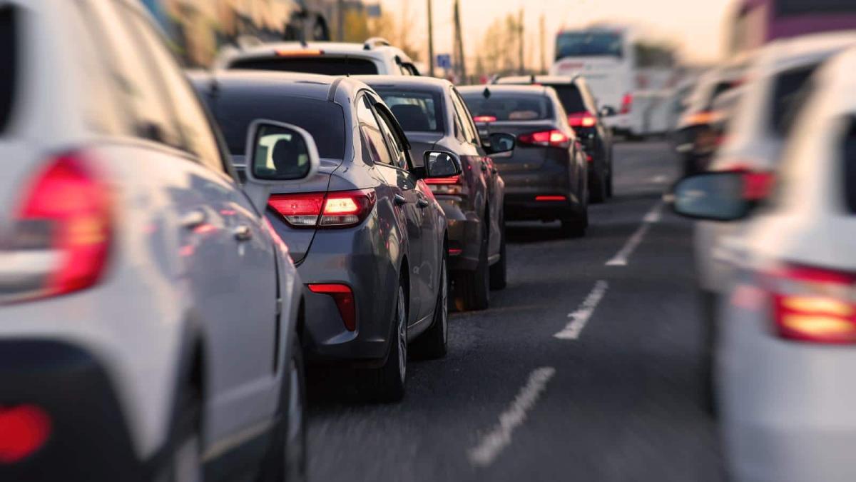 Είναι νόμιμο να χρησιμοποιείς τα αλάρμ για να προειδοποιήσεις για μποτιλιάρισμα; Τι προβλέπει ο ΚΟΚ 1 kinisi alarm