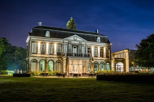 Τα δίδυμα παιδιά του εκατομμυριούχου χήρου δεν μπορούσαν να κοιμηθούν… μέχρι που η νέα νταντά τους έκανε κάτι αδιανόητο 1