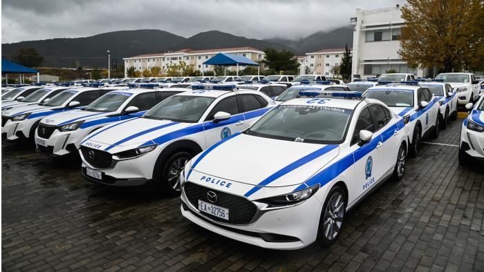 Προσπέραση περιπολικού: Επιτρέπεται ή όχι; 2 peripolika mazda 1a