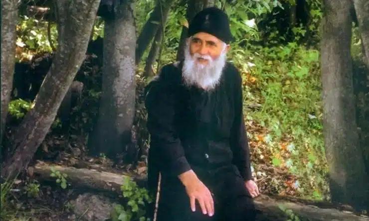 Άγιος Παΐσιος: Οι 2 προσευχές που όταν τις ψέλνεις η Παναγία θα σε βοηθά 2 agios pa sios otan pselneis ayta ta dyo i panagia tha se voitha