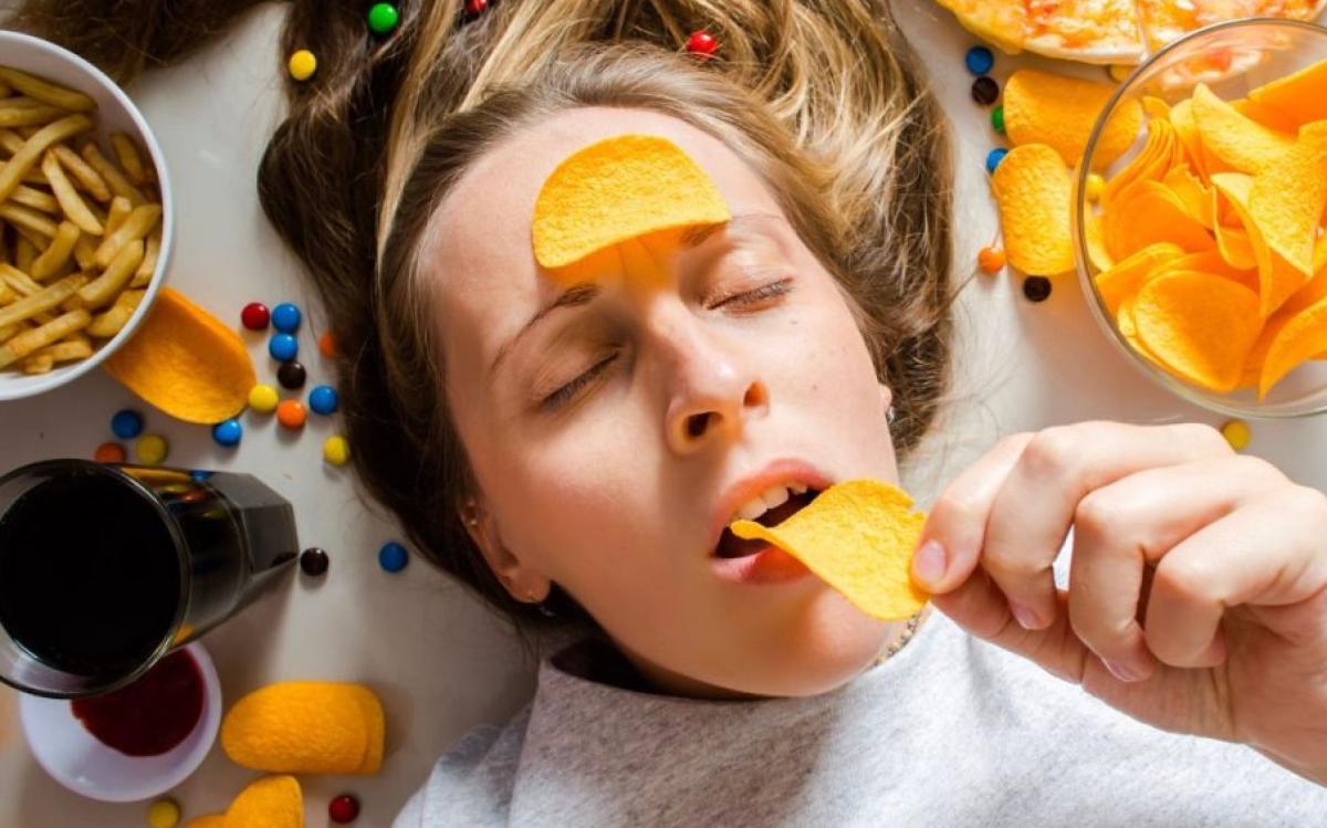 Εγκέφαλος: 7 τροφές που ένας νευροχειρουργός δεν βάζει ποτέ στο πιάτο του 1 stigmiotypo othonis 2025 10 14 18.45.21