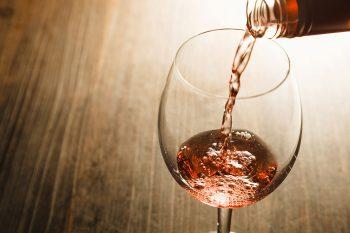 Εγκέφαλος: 7 τροφές που ένας νευροχειρουργός δεν βάζει ποτέ στο πιάτο του 6 αλκοόλ