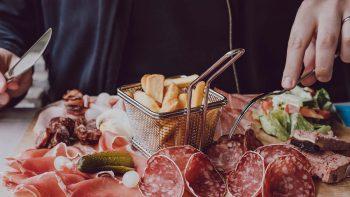 Εγκέφαλος: 7 τροφές που ένας νευροχειρουργός δεν βάζει ποτέ στο πιάτο του 7 210323141130 salami