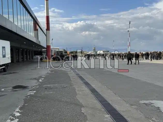 Ανεστάλη η λειτουργία του αεροδρομίου Ηρακλείου – Μπήκαν στον αεροδιάδρομο οι αγρότες 5 eikona viber 2025 12 08 14 20 24 463.jpg