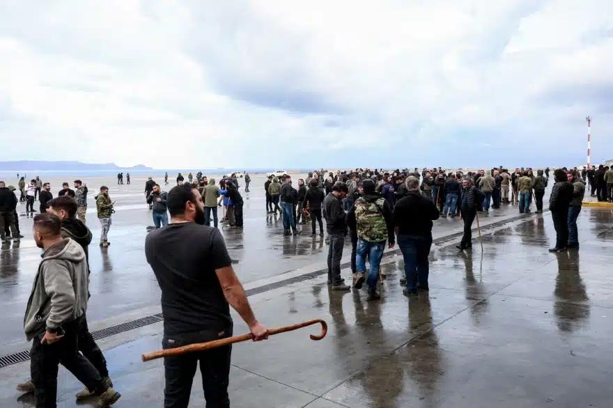 Ταυτοποιήθηκαν οι αγρότες για τα επεισόδια στην Κρήτη: Αντιμετωπίζουν κατηγορίες για «εγκληματική οργάνωση» 30 agrotes kriti 5