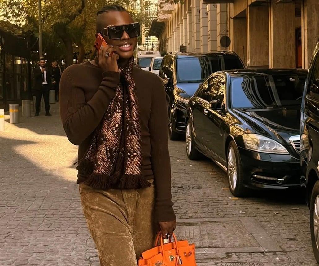 «Πρέπει να μάθω ελληνικά για να βρω έναν όμορφο Έλληνα άνδρα», λέει ο στιλίστας της Κίμπερλι Γκίλφοϊλ 1 stigmiotypo othonis 2025 12 08 19.42.34