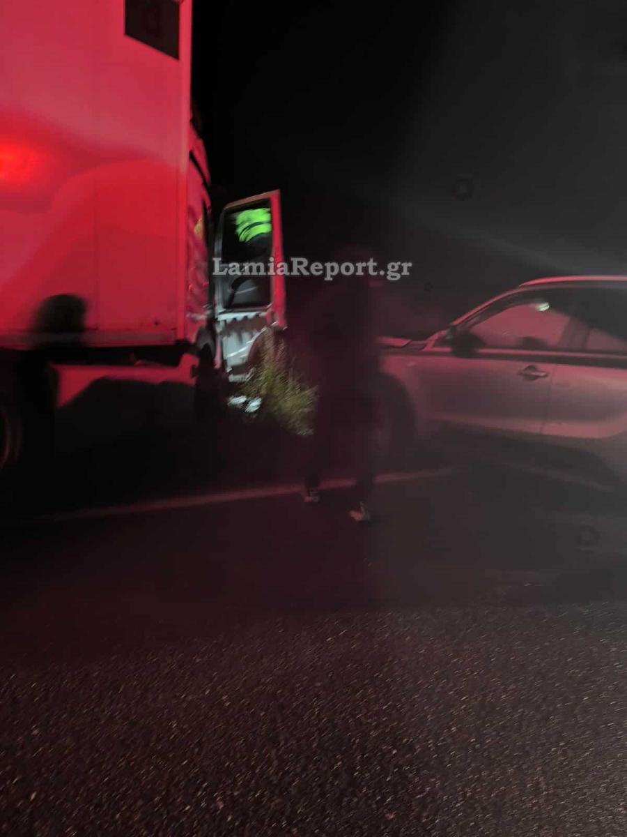 Σοβαρό τροχαίο στην παλιά εθνική οδό - Συγκρούστηκαν δύο νταλίκες και ένα ΙΧ 8 trocha ntalikes010