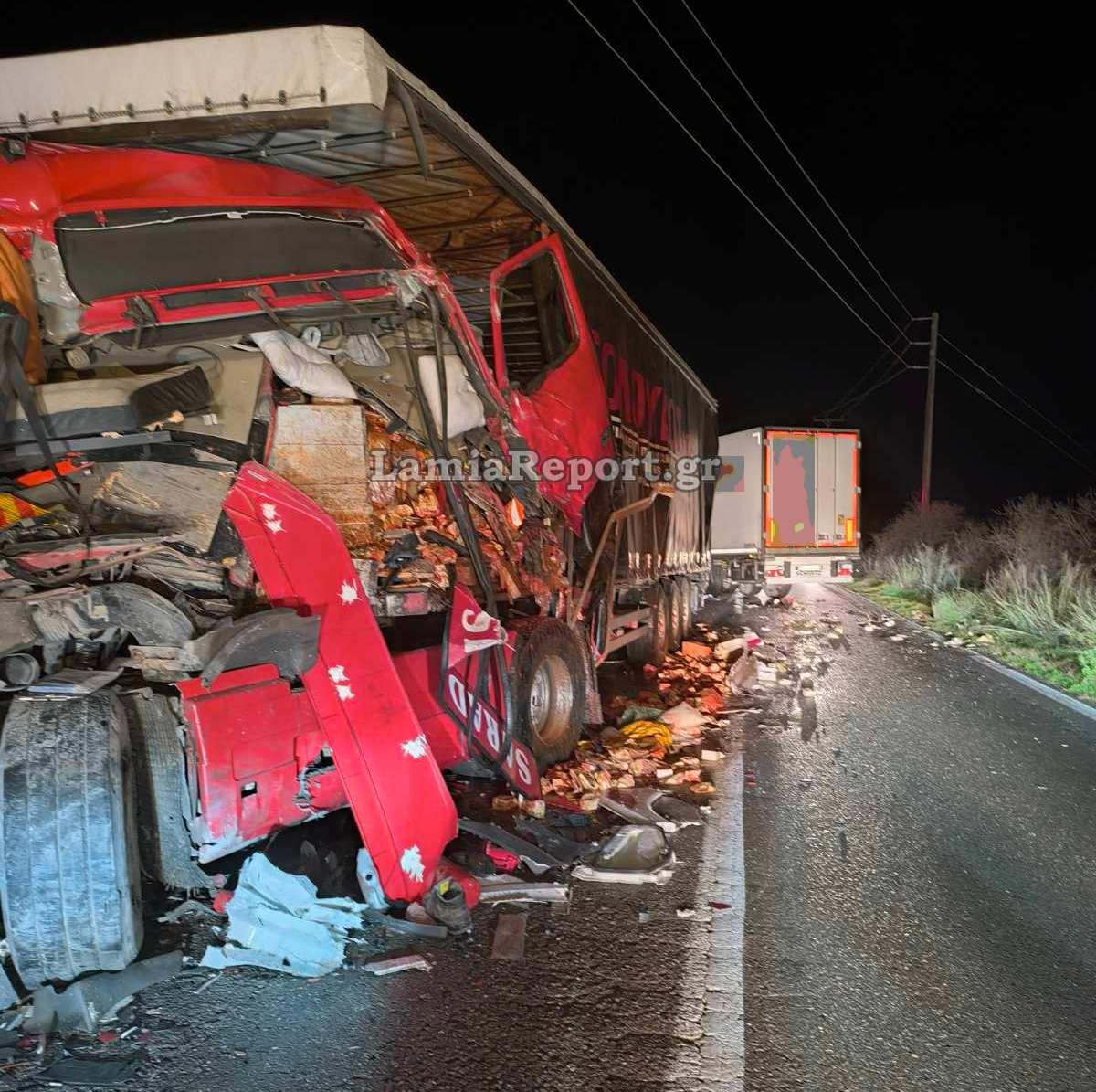 Σοβαρό τροχαίο στην παλιά εθνική οδό - Συγκρούστηκαν δύο νταλίκες και ένα ΙΧ 9 trocha ntalikes011
