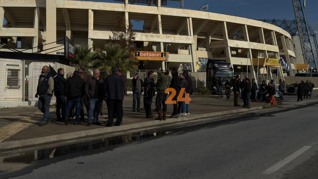 Αγροτοκτηνοτρόφοι της Κρήτης: «Αν χρειαστεί θα κάτσουμε μέχρι την Πρωτοχρονιά» 2 trakter pagkrhtio3