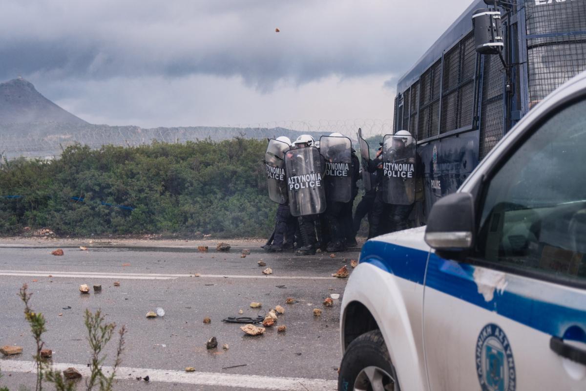 Δημοσκόπηση: Το 76% των Ελλήνων στηρίζει ανοιχτά τους αγρότες 11 Κινητοποίηση αγροτών και κτηνοτρόφων στα Χανιά, με αποκλεισμό του αεροδρομίου, Δευτέρα 8 Δεκεμβρίου 2025. (EUROKINISSI)