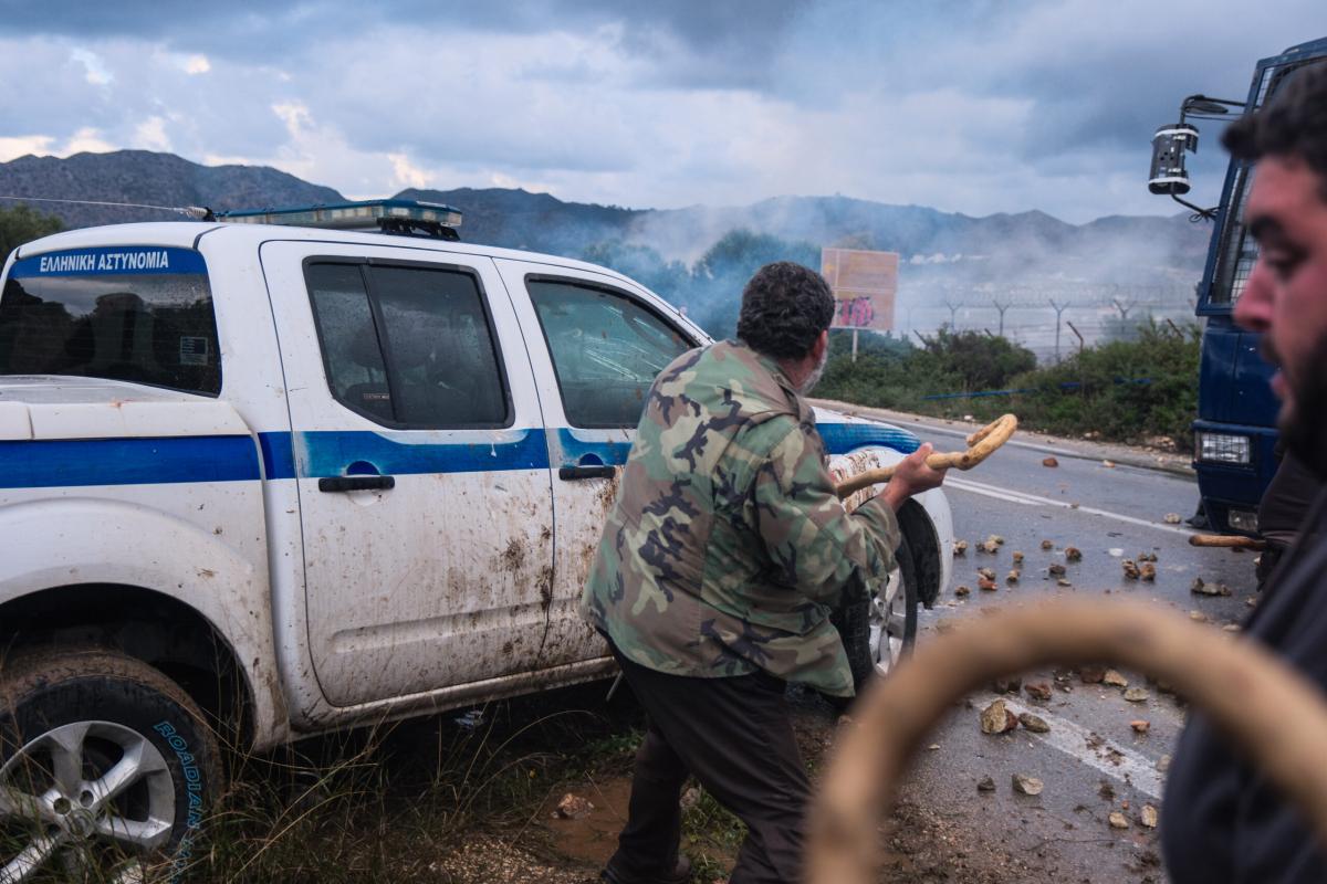 Δημοσκόπηση: Το 76% των Ελλήνων στηρίζει ανοιχτά τους αγρότες 15 Επεισόδια στα Χανιά