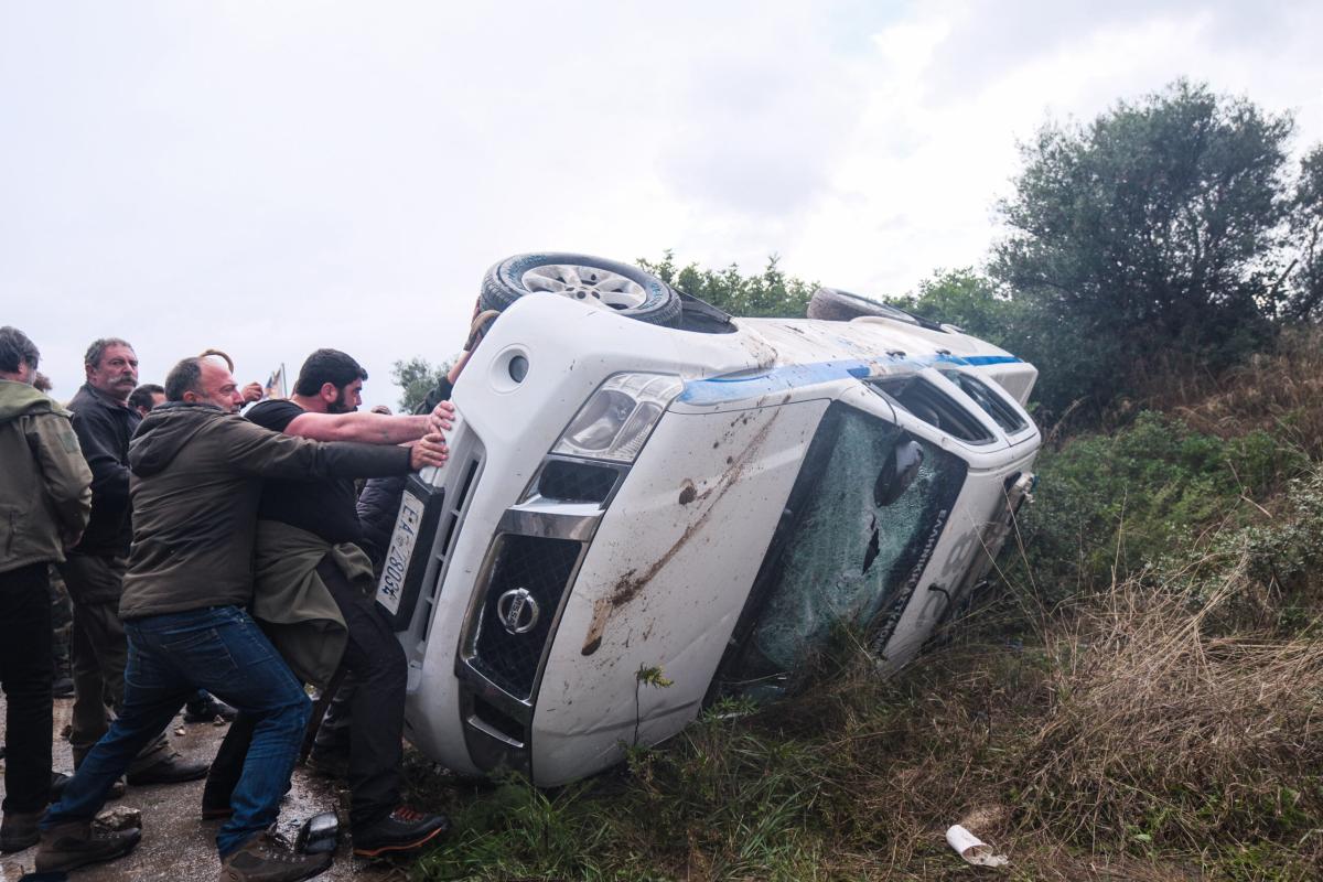 Δημοσκόπηση: Το 76% των Ελλήνων στηρίζει ανοιχτά τους αγρότες 17 Αγρότες στα Χανιά